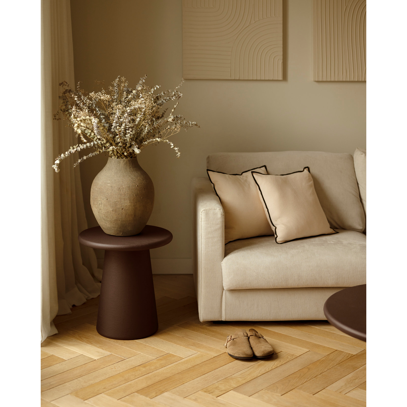 Table d'appoint ronde en microciment marron de 45x50cm Hauteur: 50 Longueur: 45 Largeur: 45