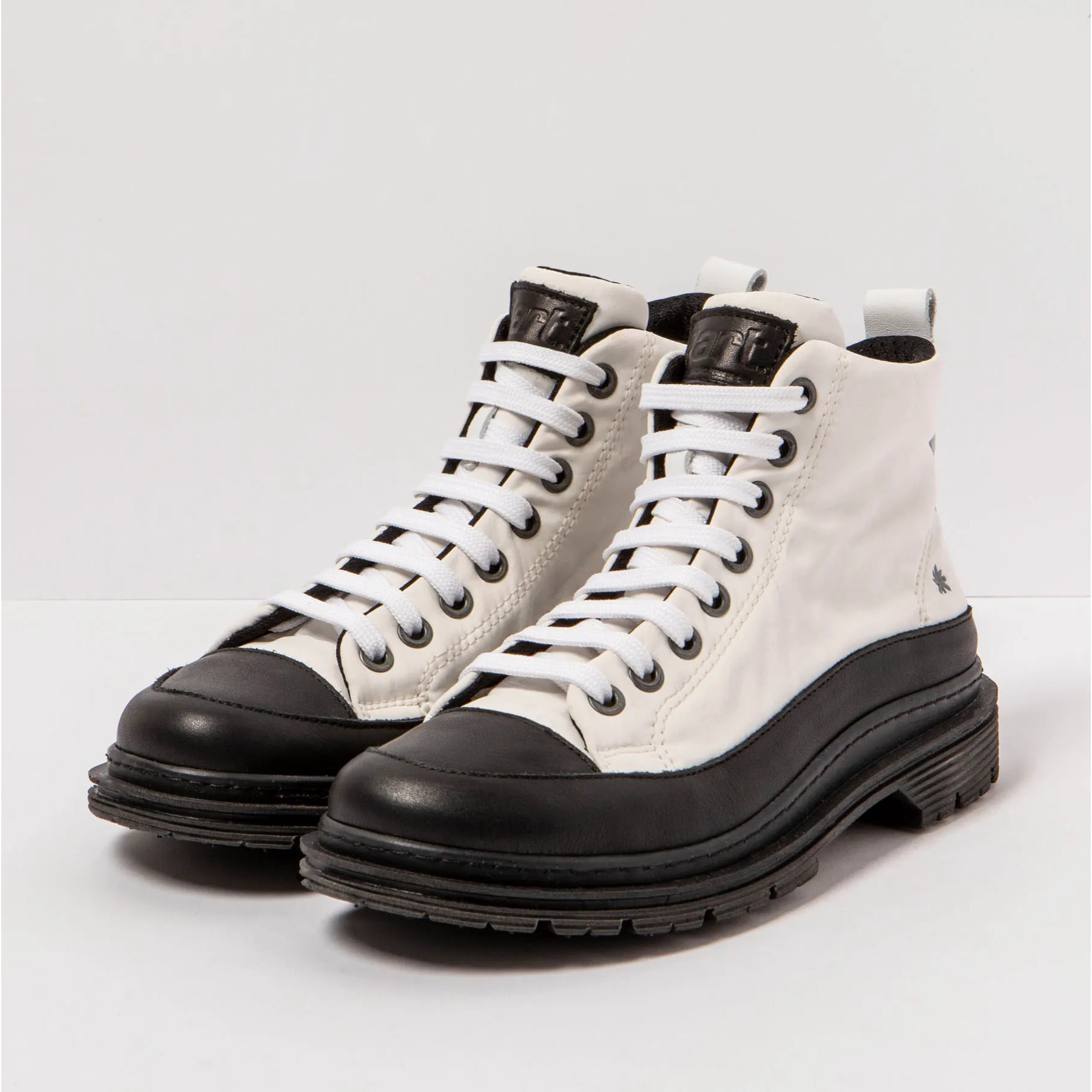Botines 1895 NYLON WHITE-BLACK/ BIRMINGHAM color White-black