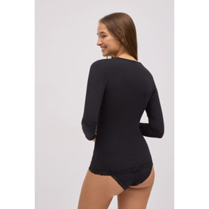 T-shirt in cotone a maniche lunghe con dettagli neri sullo scollo