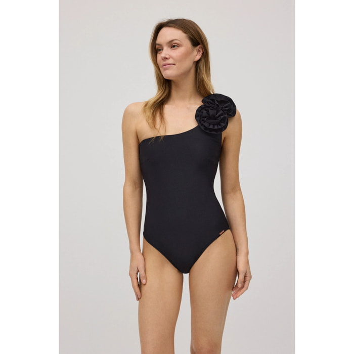 Costume da bagno nero asimmetrico con dettagli floreali