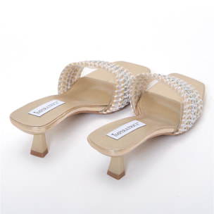 Sandali con tacco basso a rocchetto e fascia con ricamo e pietre