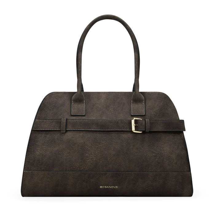 Bolso de mano marrón con cinturón y hebilla