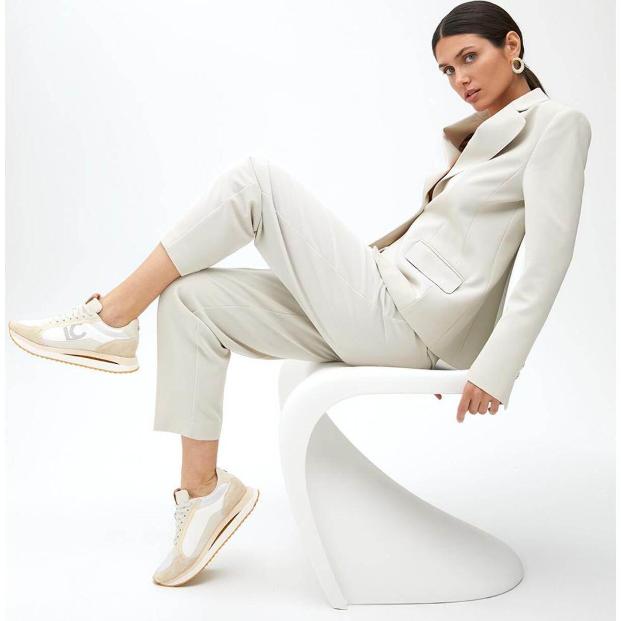 Sneakers con Suola Multitexture e Dettagli in Pelle