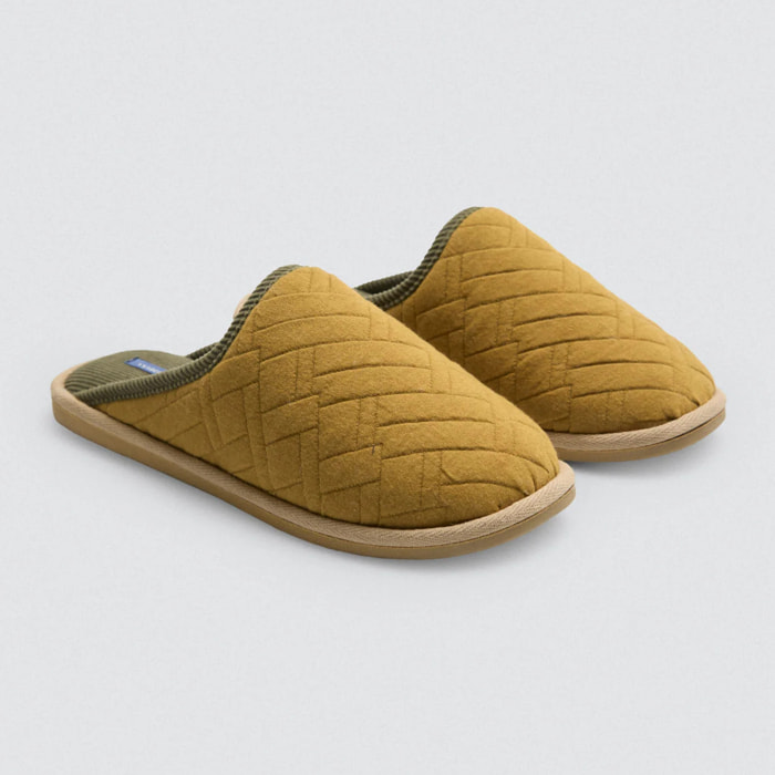 Pantofole in pelliccia con stampa etnica