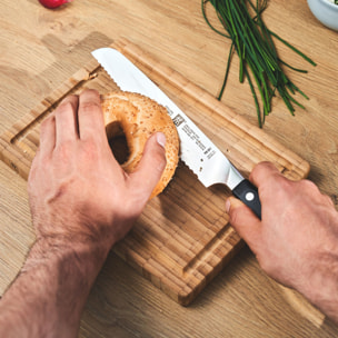 Couteau à pain 20 cm, Tranchant en dents de scie