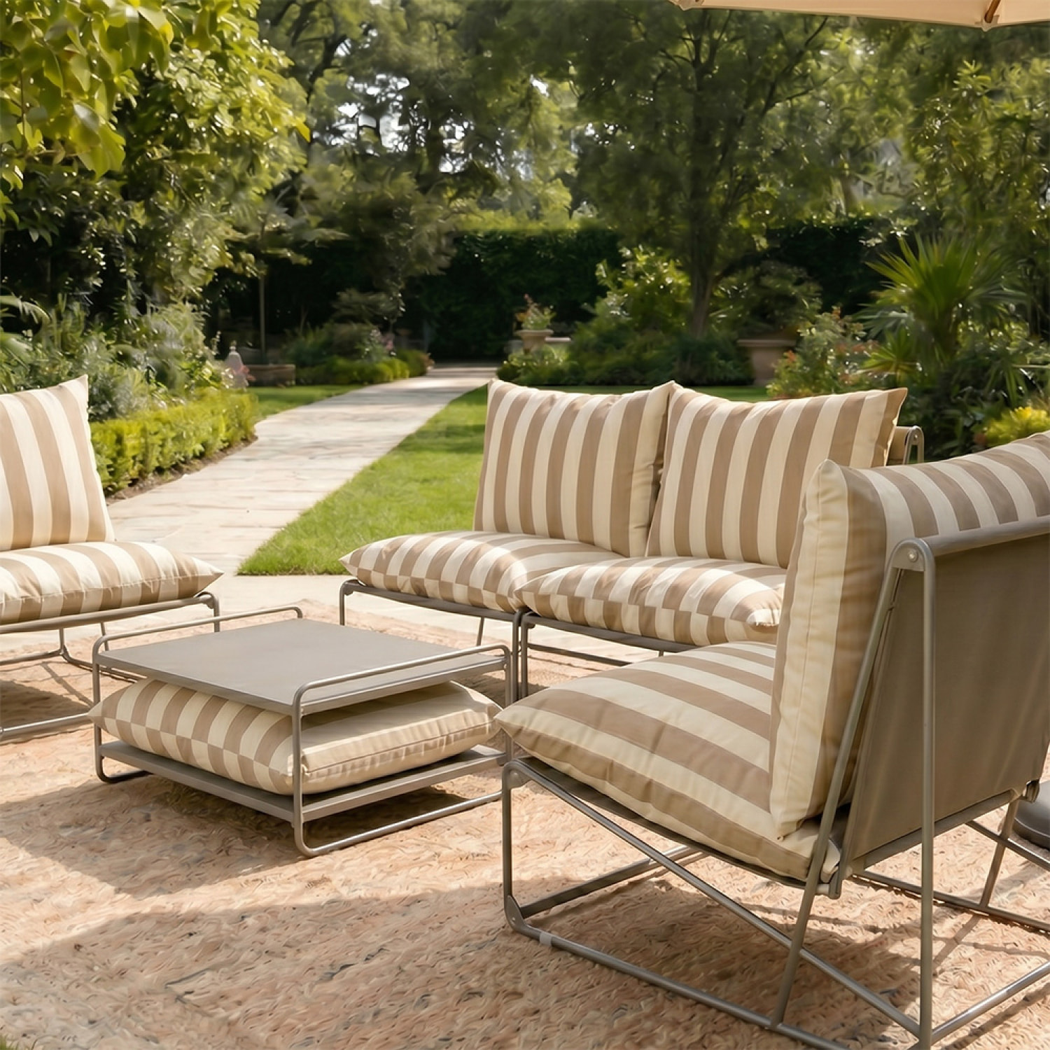 Salon de jardin 4 places à rayures taupe et beige avec table basse ARGOS