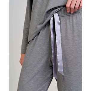 Pijama mujer tejido modal, escote en pico con raso, bolsillo, manga larga y pantalón largo