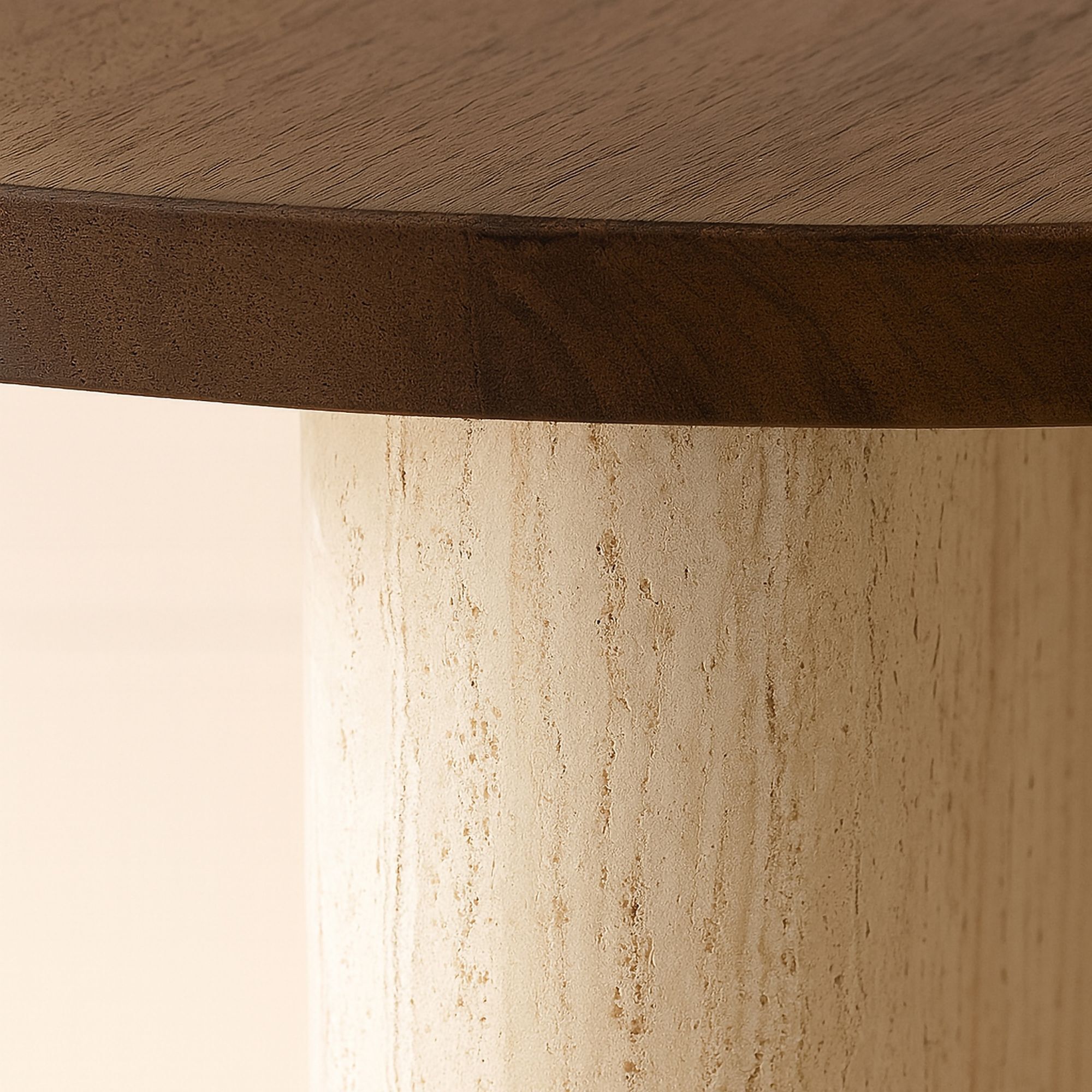 Table d'appoint ronde avec plateau foncé et pied effet travertin 40cm AMBER