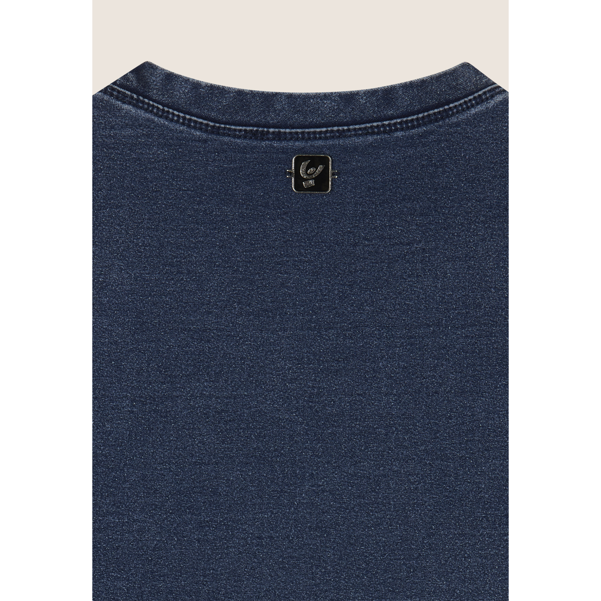 Top cropped effetto denim decorato sulle spalle