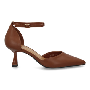 Zapato de salon con cierre de hebilla