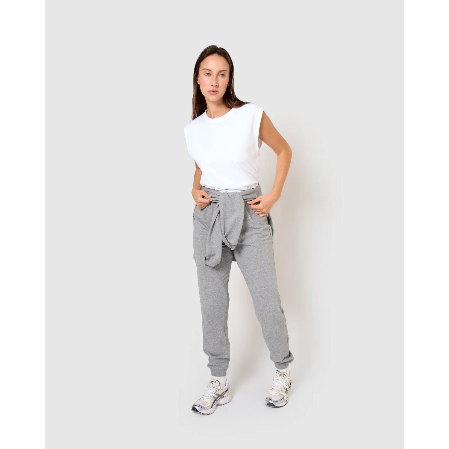 Pantalón largo básico deportivo gris claro