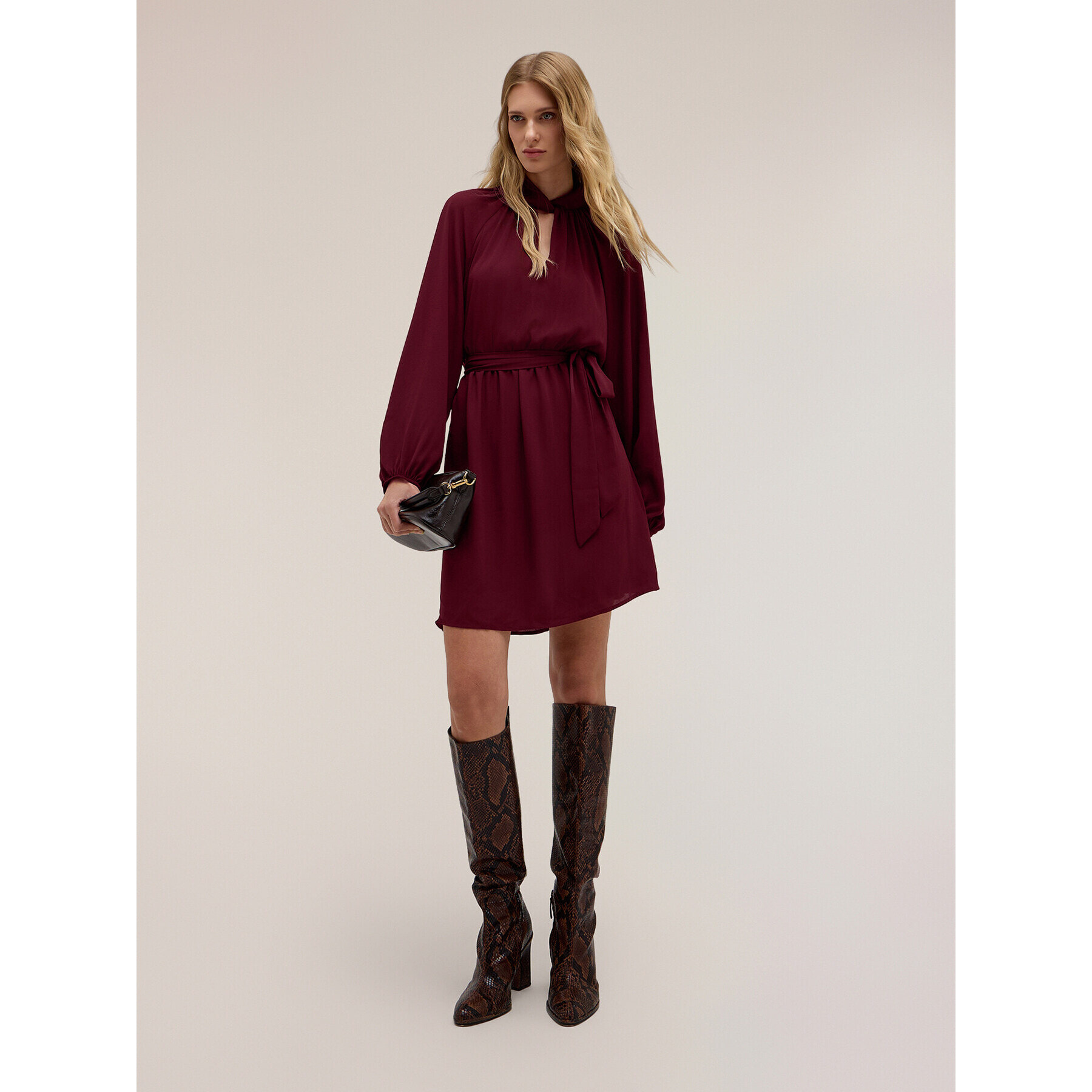 Motivi - Vestito flare drappeggiato in raso - Bordeaux
