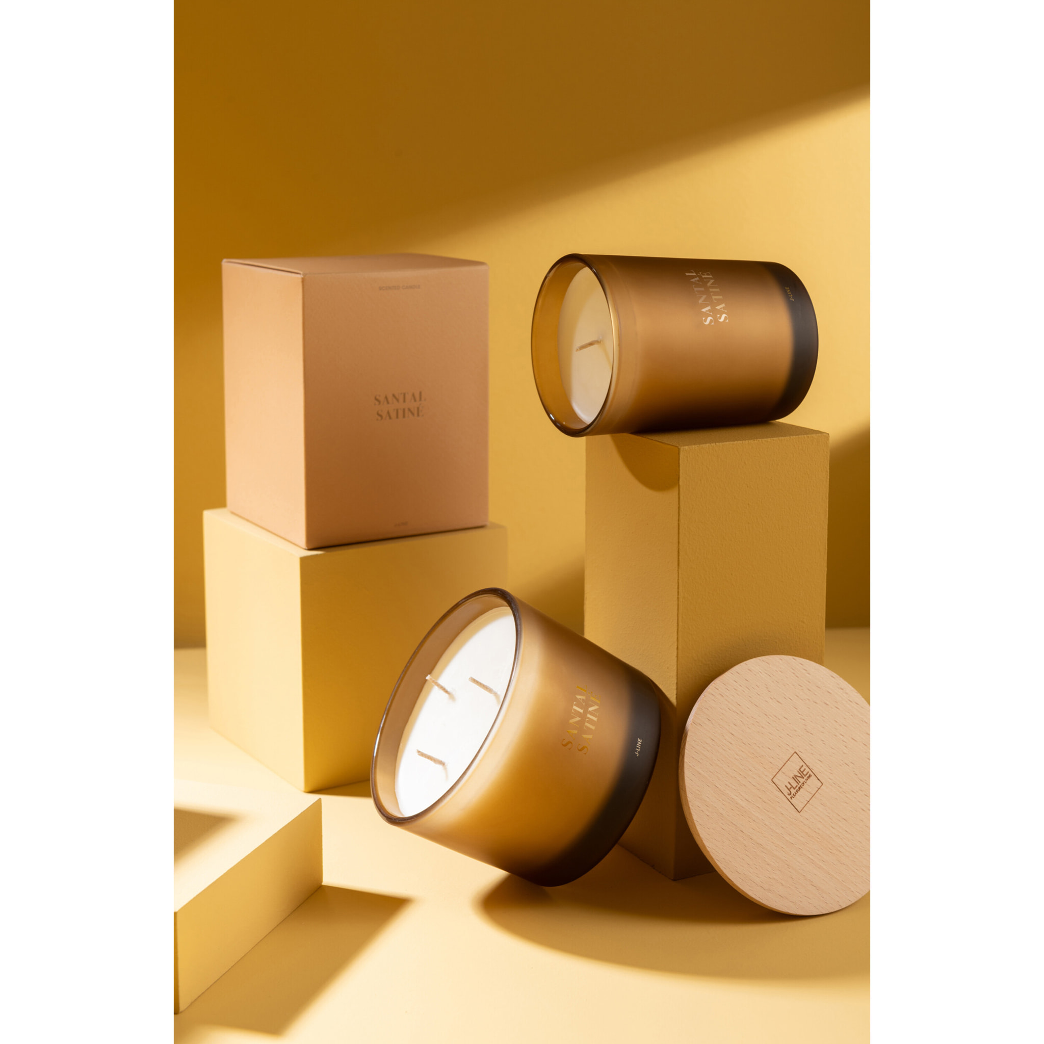J-Line bougie parfumée Accords Essentiels - Santal Satiné - jaune - 28H
