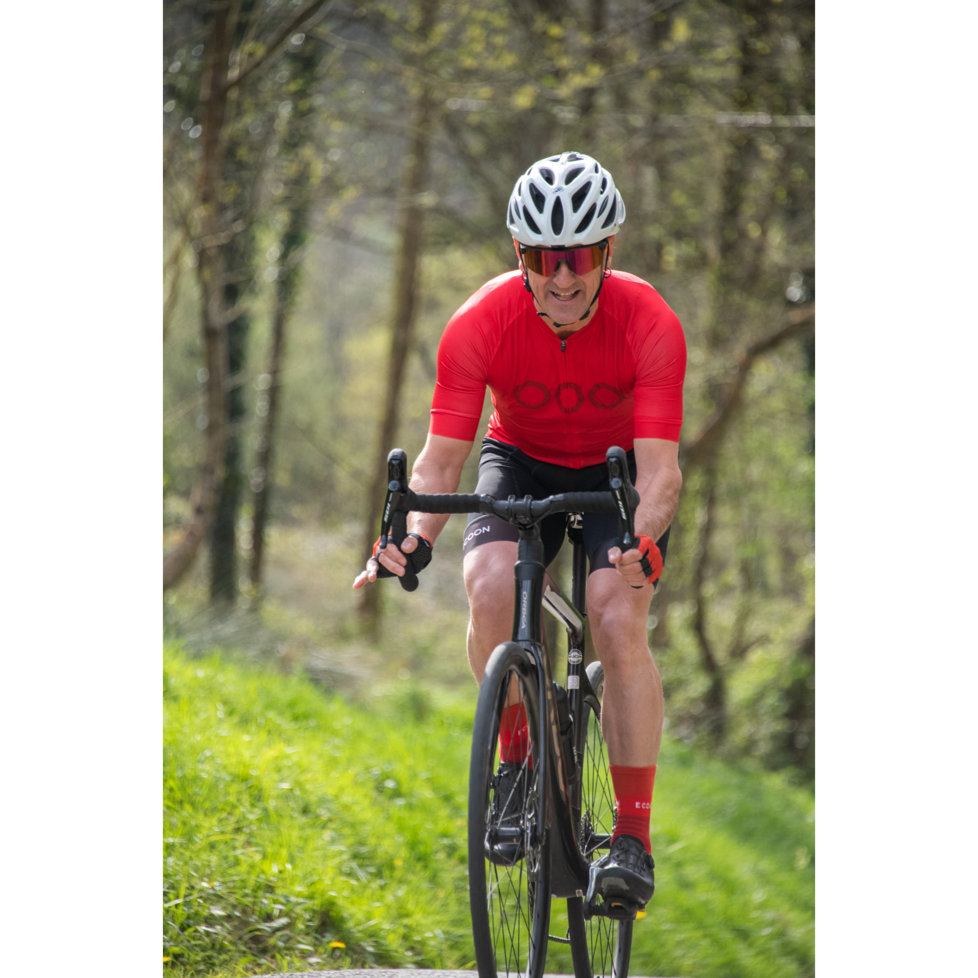 Calcetines de ciclismo ECOON modelo Marsous en color Rojo