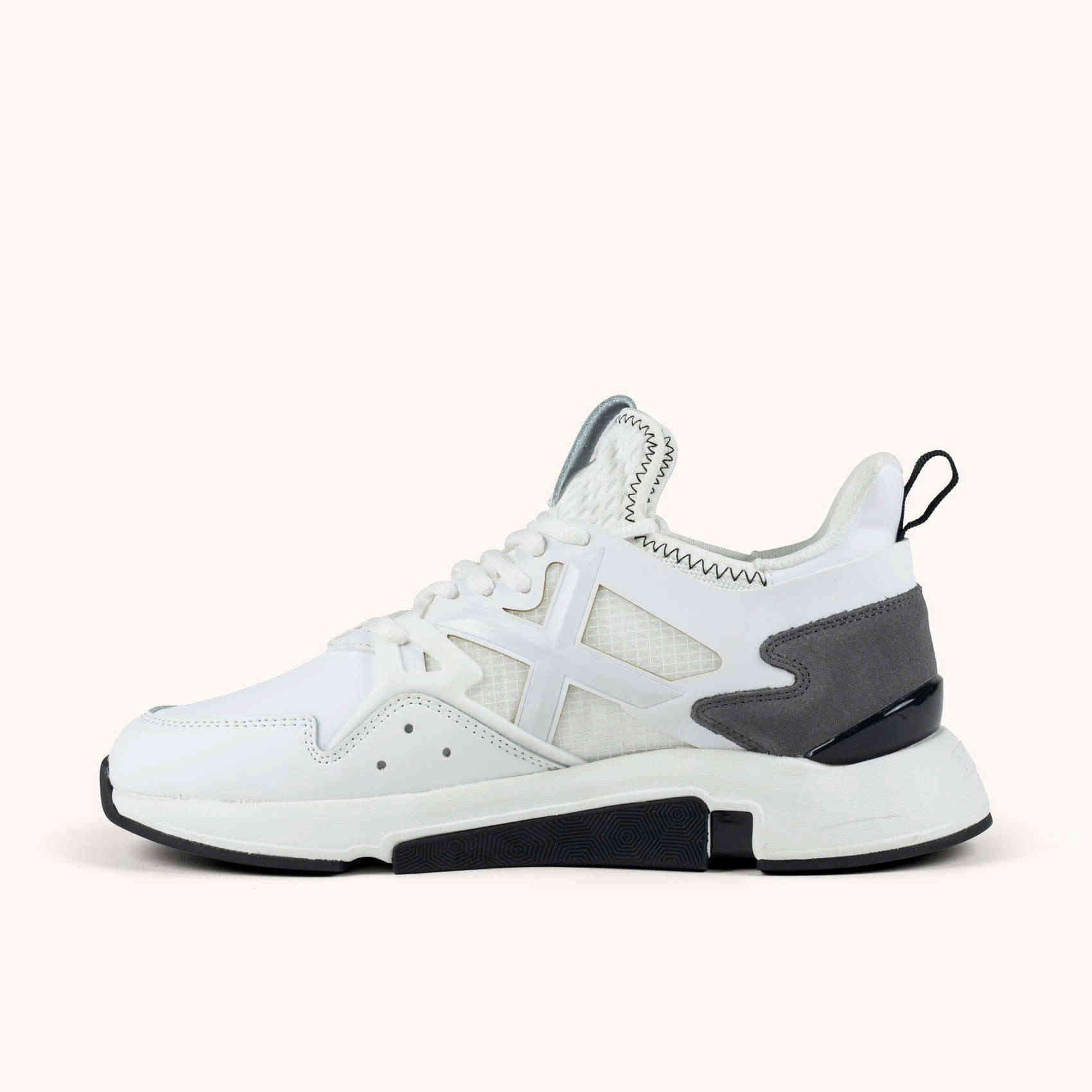 Sneakers de diseño contemporáneo y estilo urbano Blanco y Gris MUNICH CLICK 106
