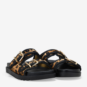 Sandalias planas de leopardo con hebillas