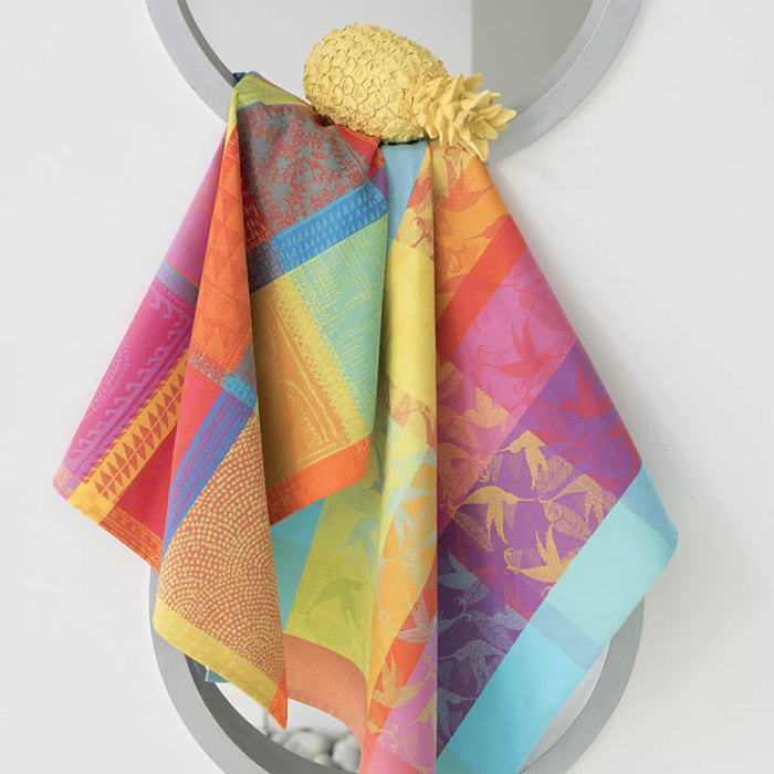 Torchon pur coton motif jacquard multicolore Mille colibris antilles