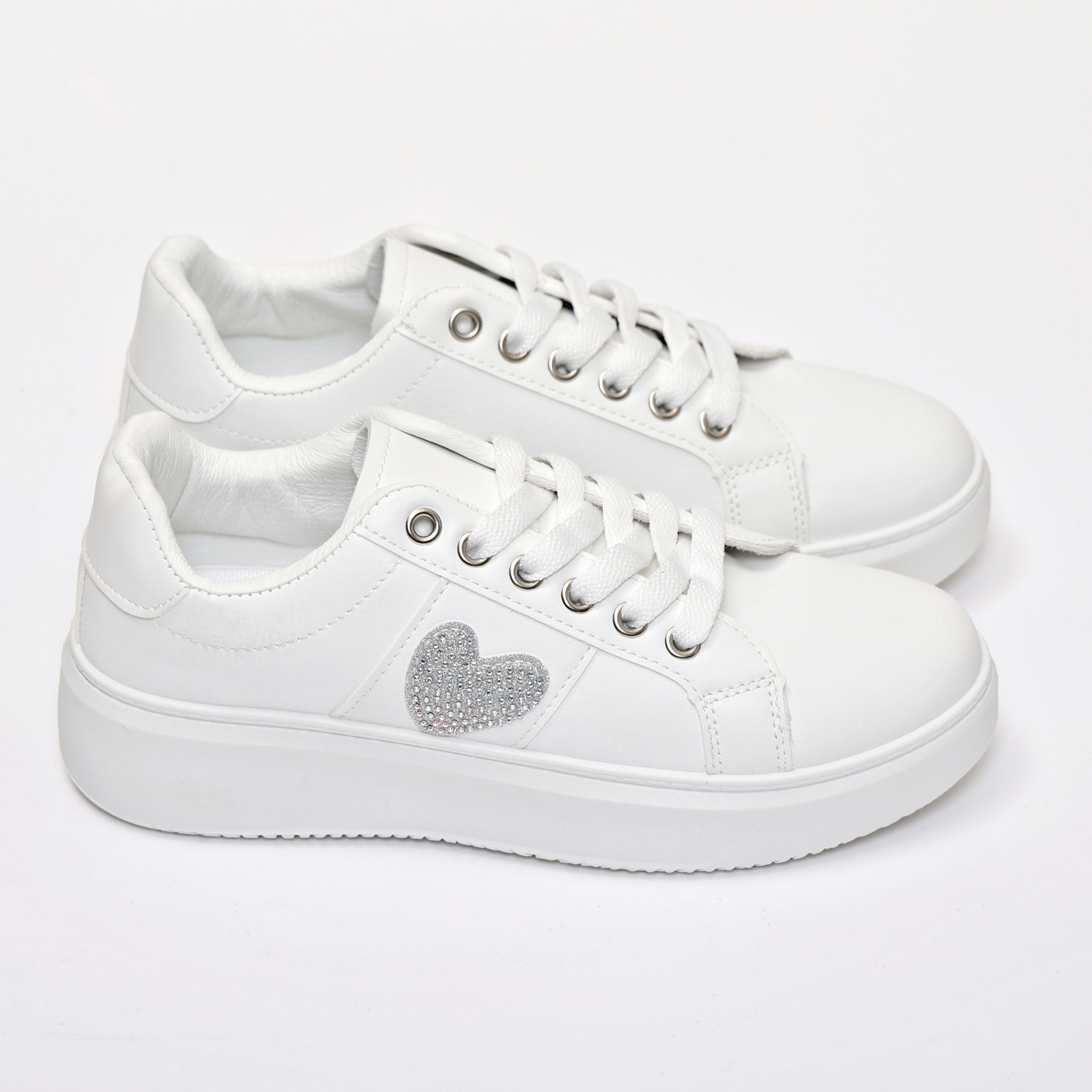 Sneakers in simil pelle con dettaglio strass