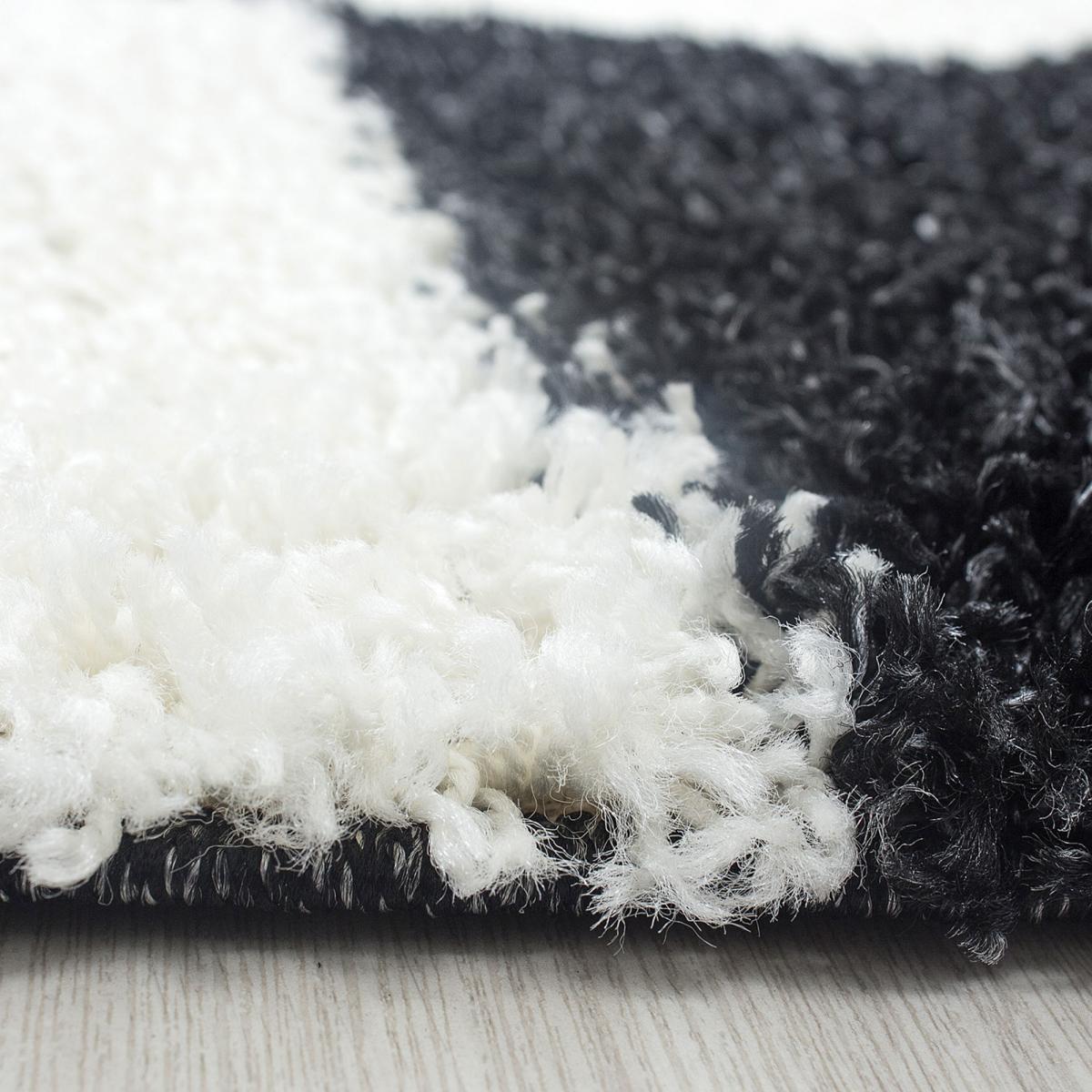 Tapis poils longs shaggy tissé motif damier JOJU