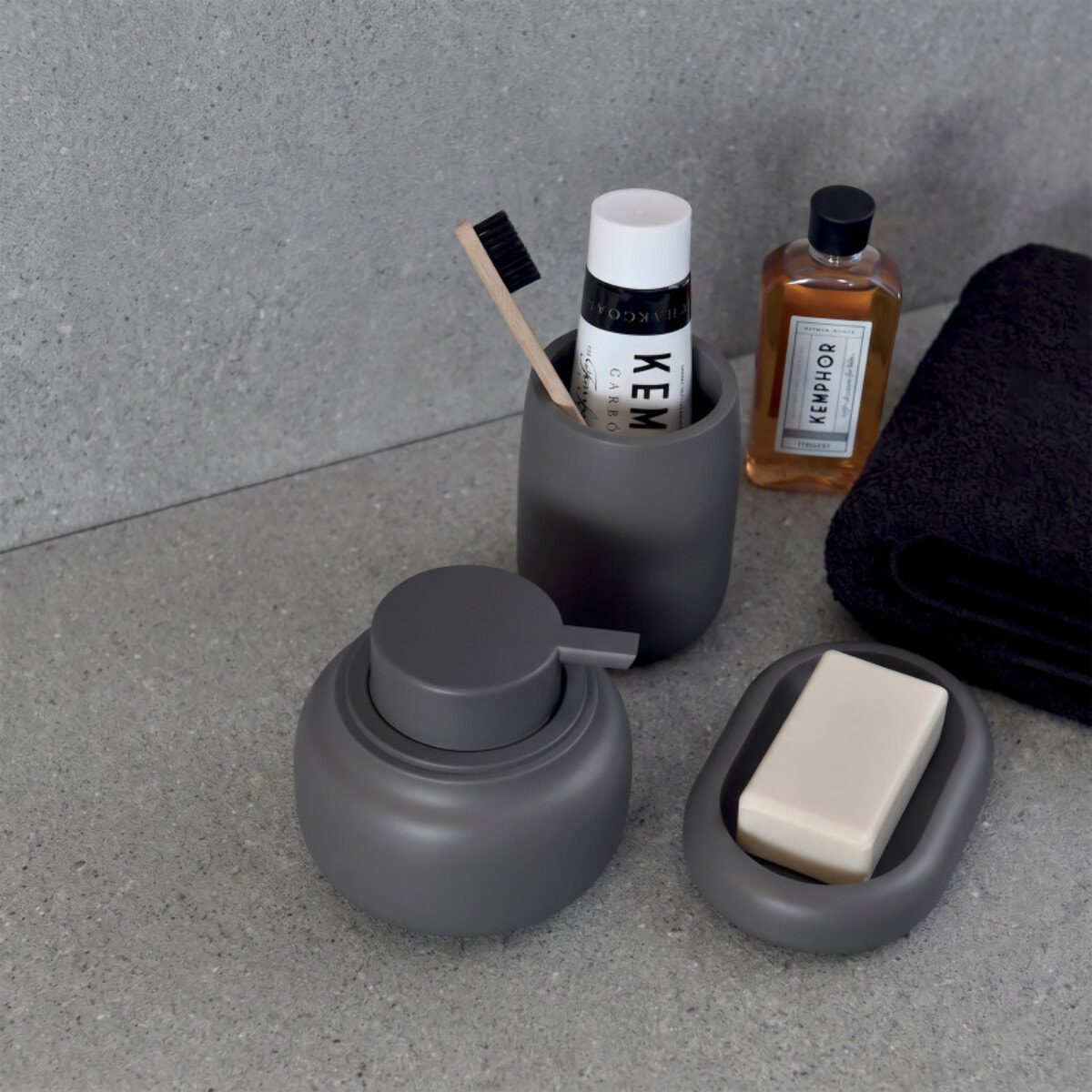 Gobelet de salle de bain ZAC en polyrésine – Gris charbon mat – Ø 8 cm x H 10,5 cm
