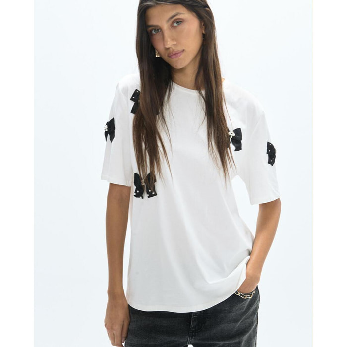 T-shirt girocollo con lacci posizionati e maniche corte