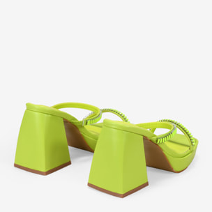 Sandalias de tacón campana lima destalonadas con piedras a tono