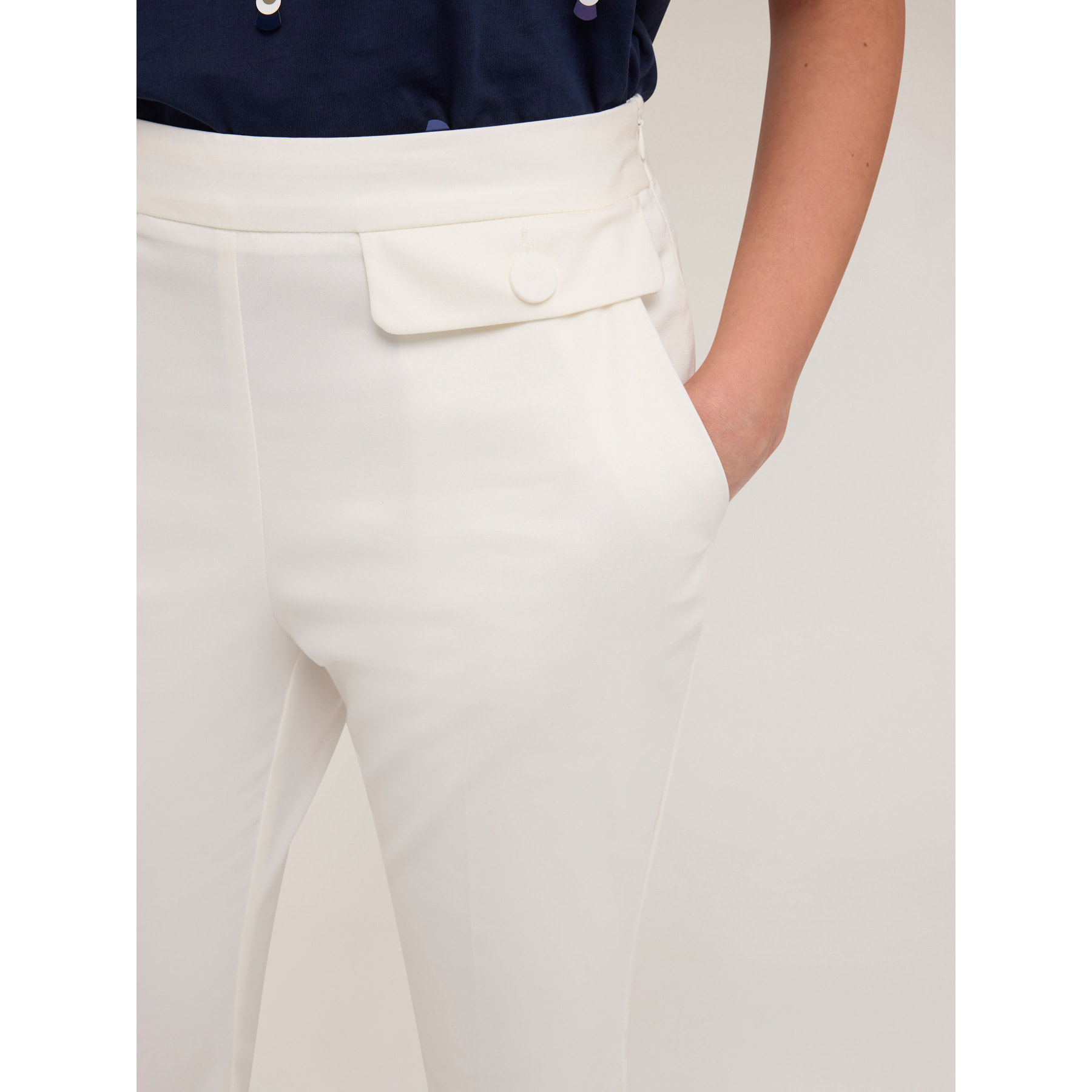 Motivi - Pantalones kick flare de algodón técnico - Blanco