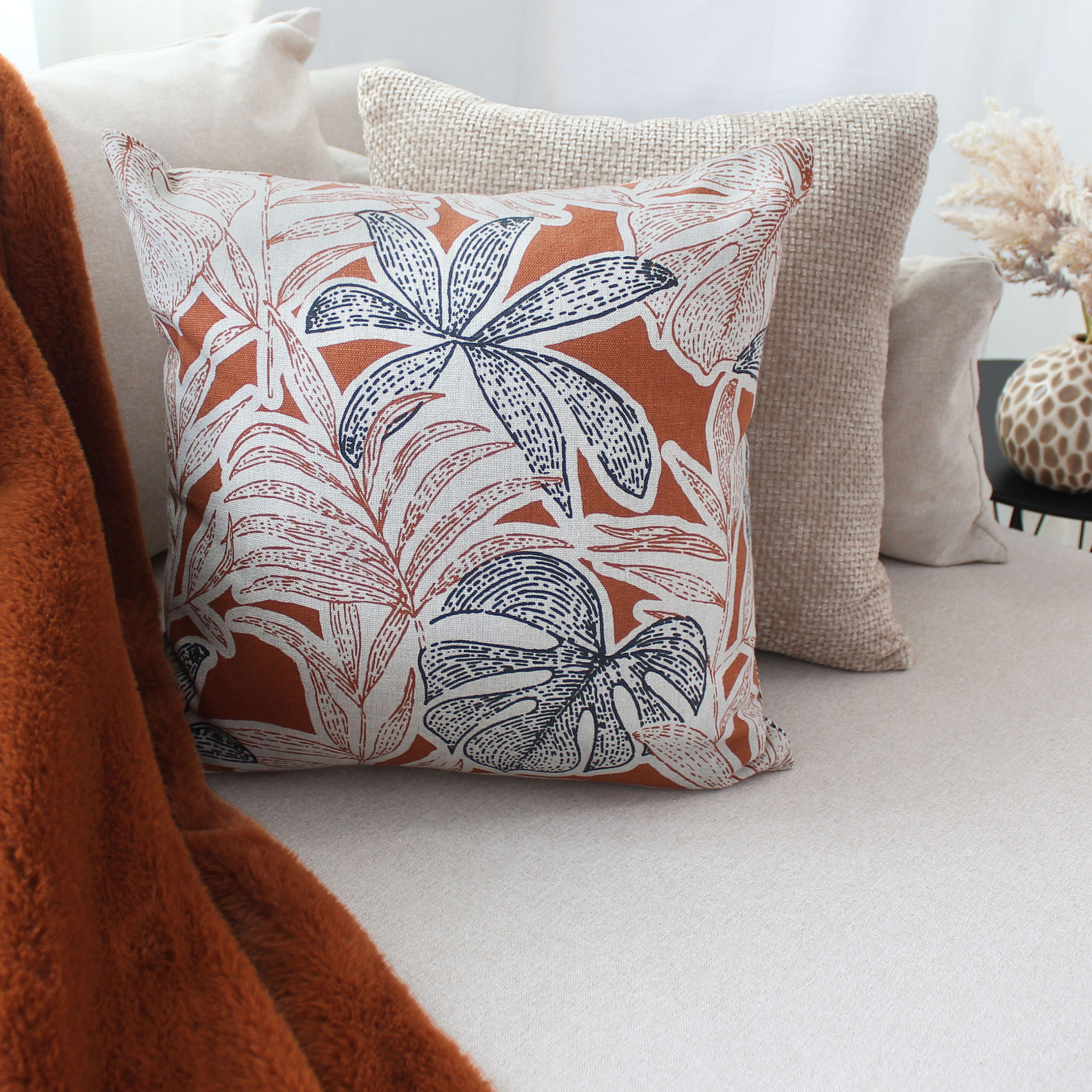 Coussin décoratif déhoussable motif feuillage tropical - Blanc