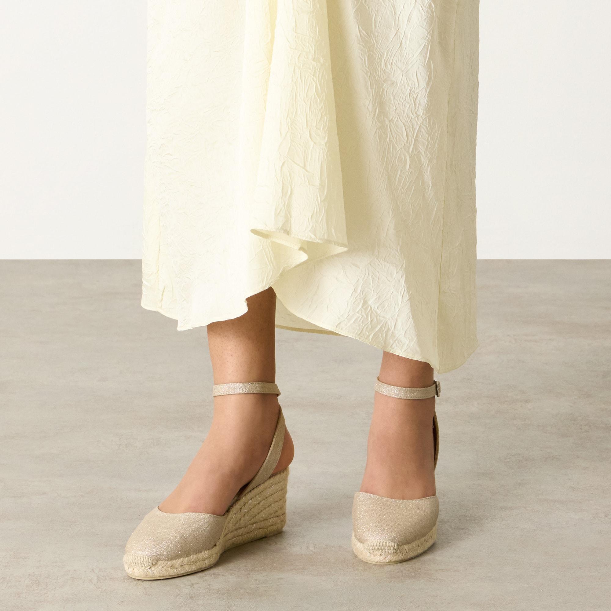 Alpargatas de cuña de mujer Cybil en lino metalizado con cierre de pulsera