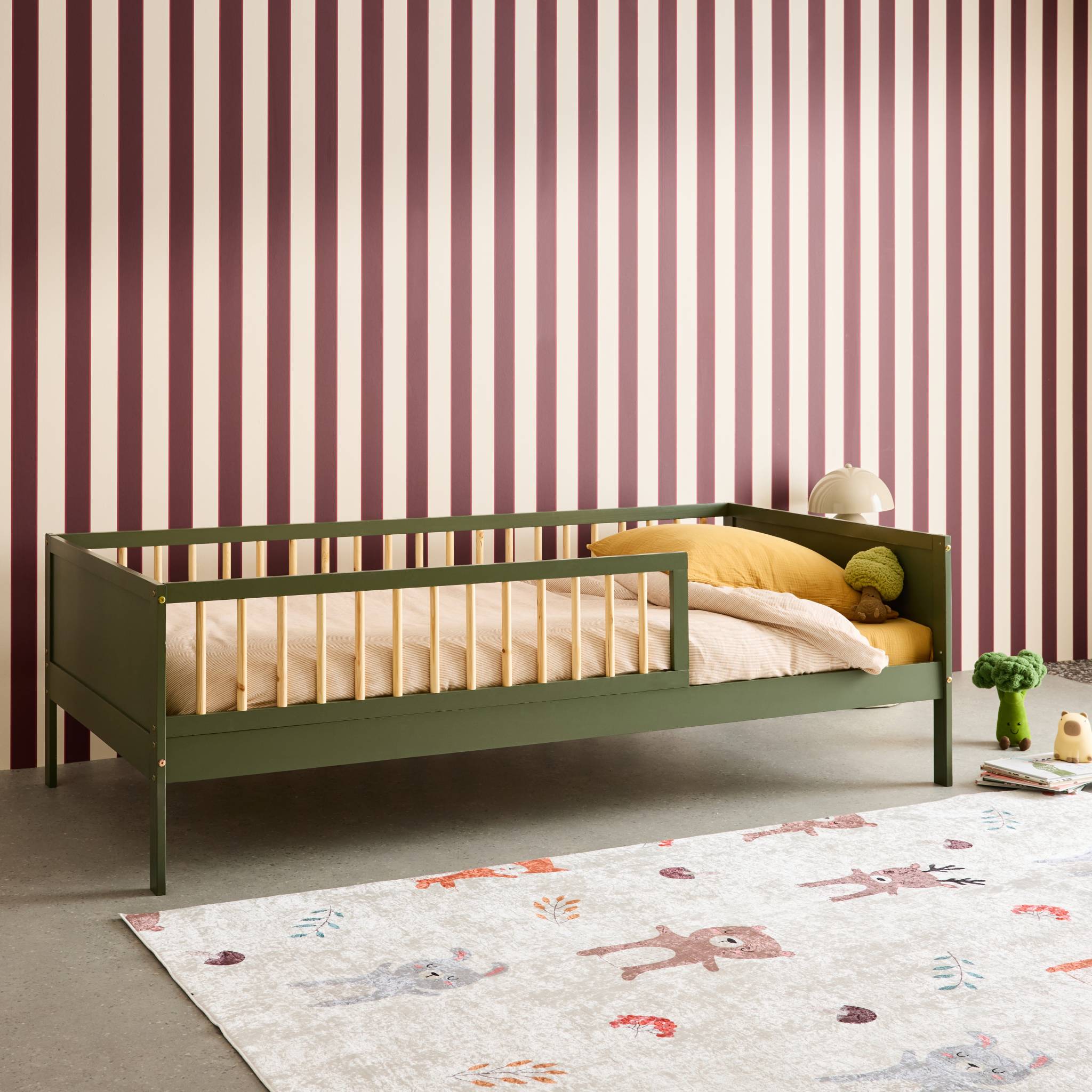 Lit enfant 90 x 190 cm pin naturel sommier à lattes inclus ELIO