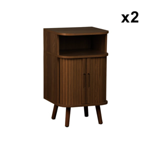 Lot de 2 tables de chevet 2 portes coulissantes + 1 niche effet bois rainuré noyer. L 40 x P 40 x H 70cm
