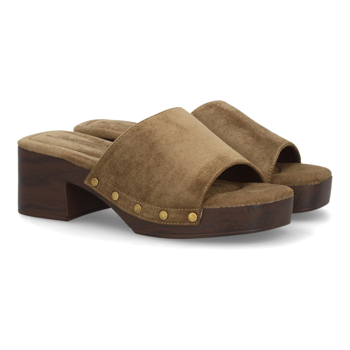 Zueco mujer tacón cómodo verano con tachuelas