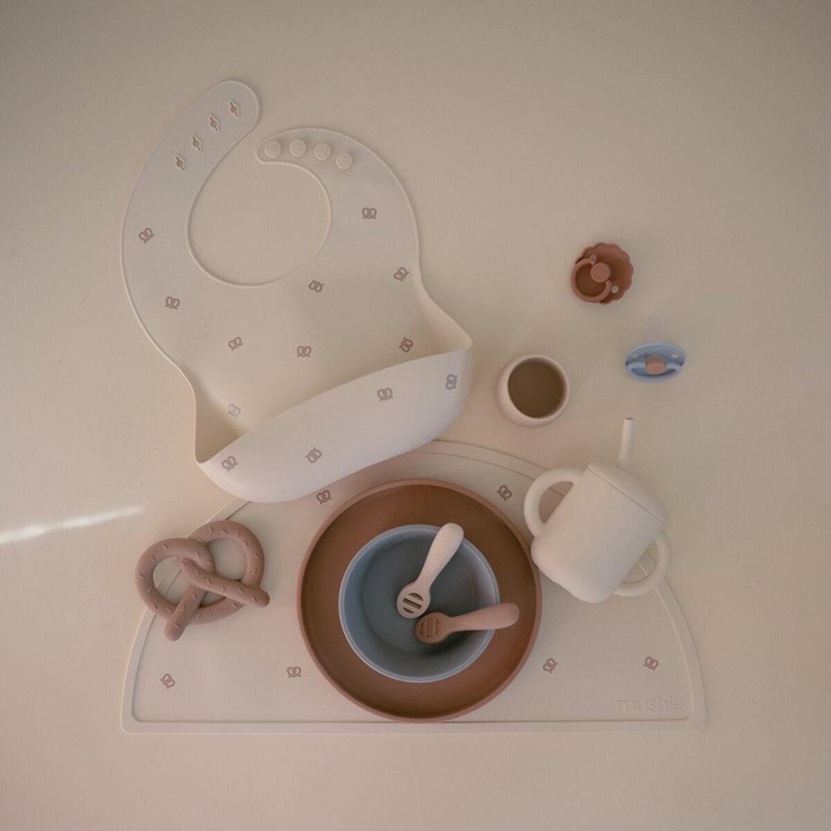 Mushie Babero Silicona Print