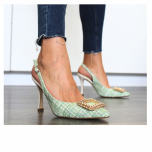 Salón destalonado en chanel verde. Tacón fino de 9 cm