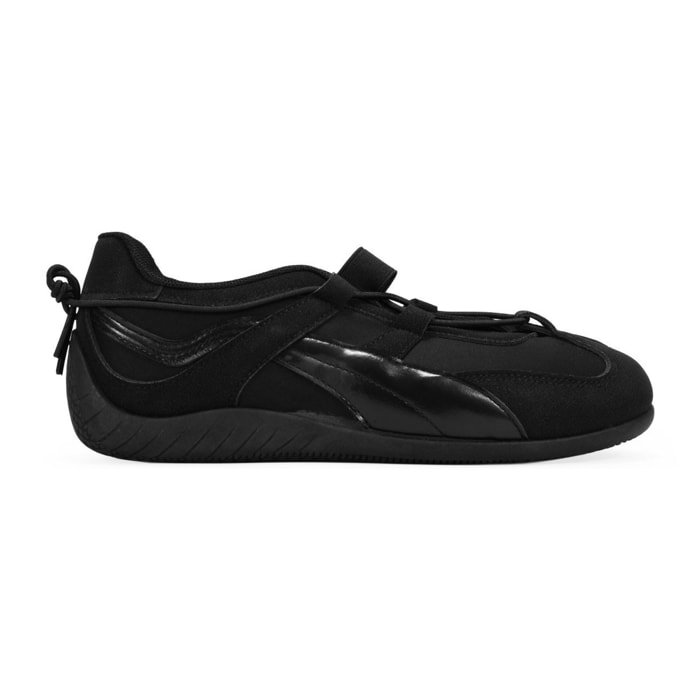 Bailarinas deportivas negras con lazada