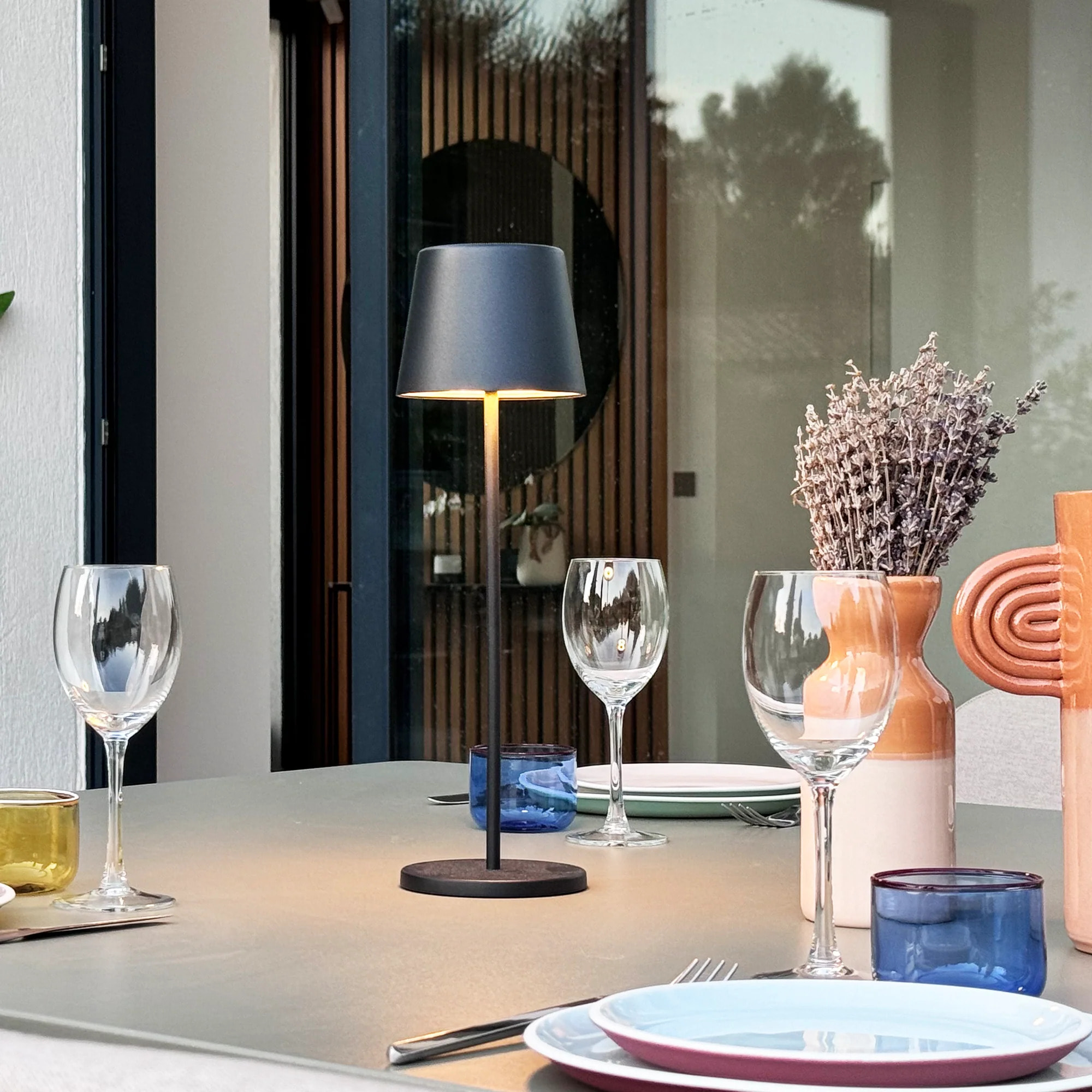6 Lampes de table KELLY Noir H38cm + base de chargement