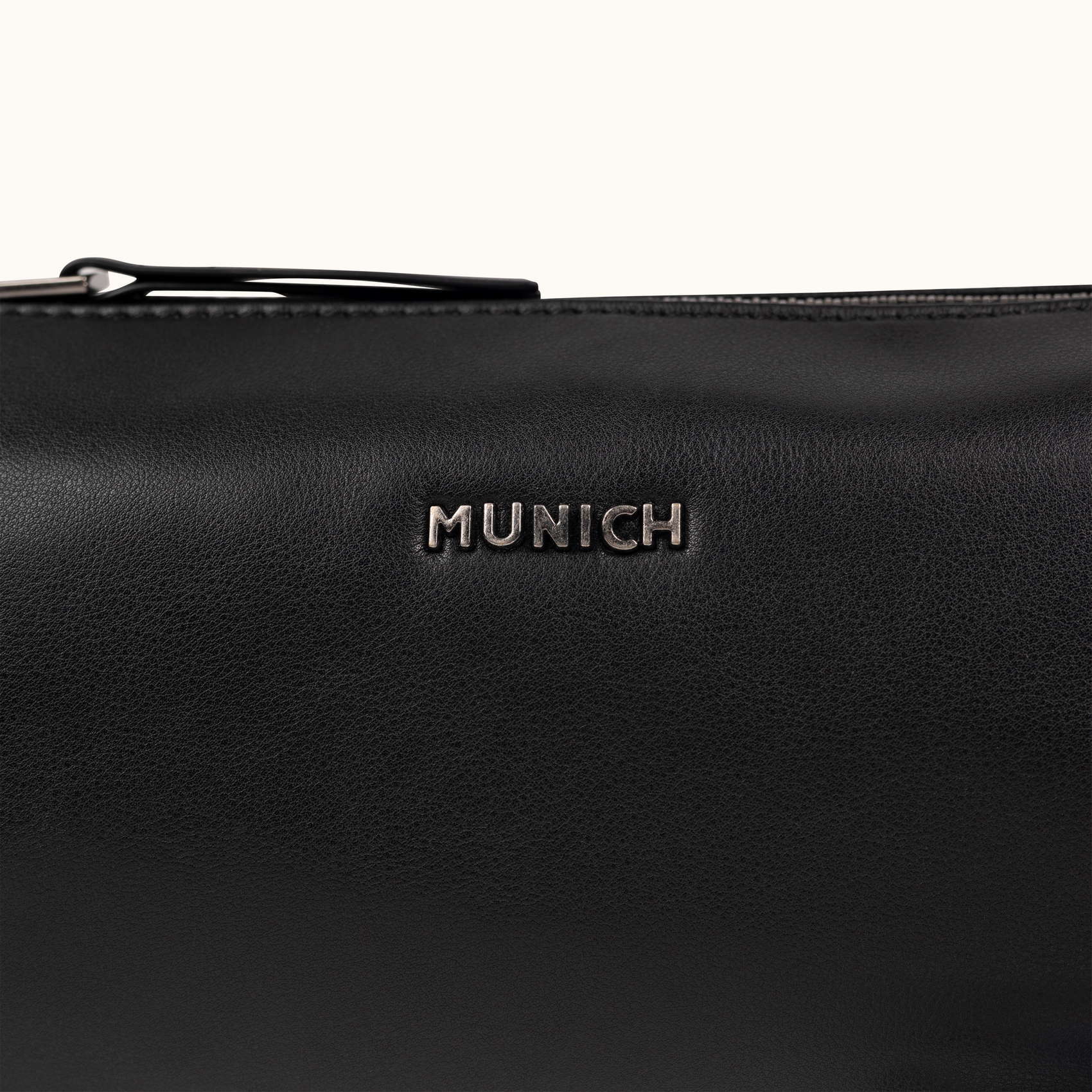 Bandolera Estilo Barrel con Charms y Asa en Cuerda CHARMS CROSSBODY BARREL BLACK