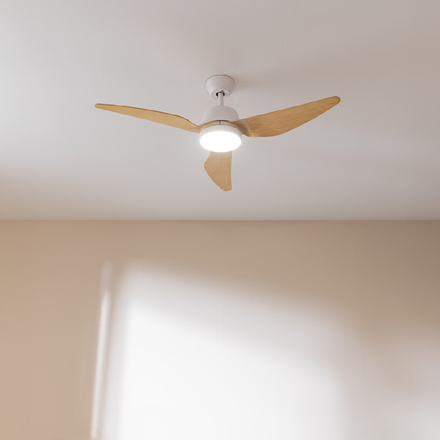 Cecotec Ventilateur de plafond avec lampe EnergySilence Aero 5250 LightWood