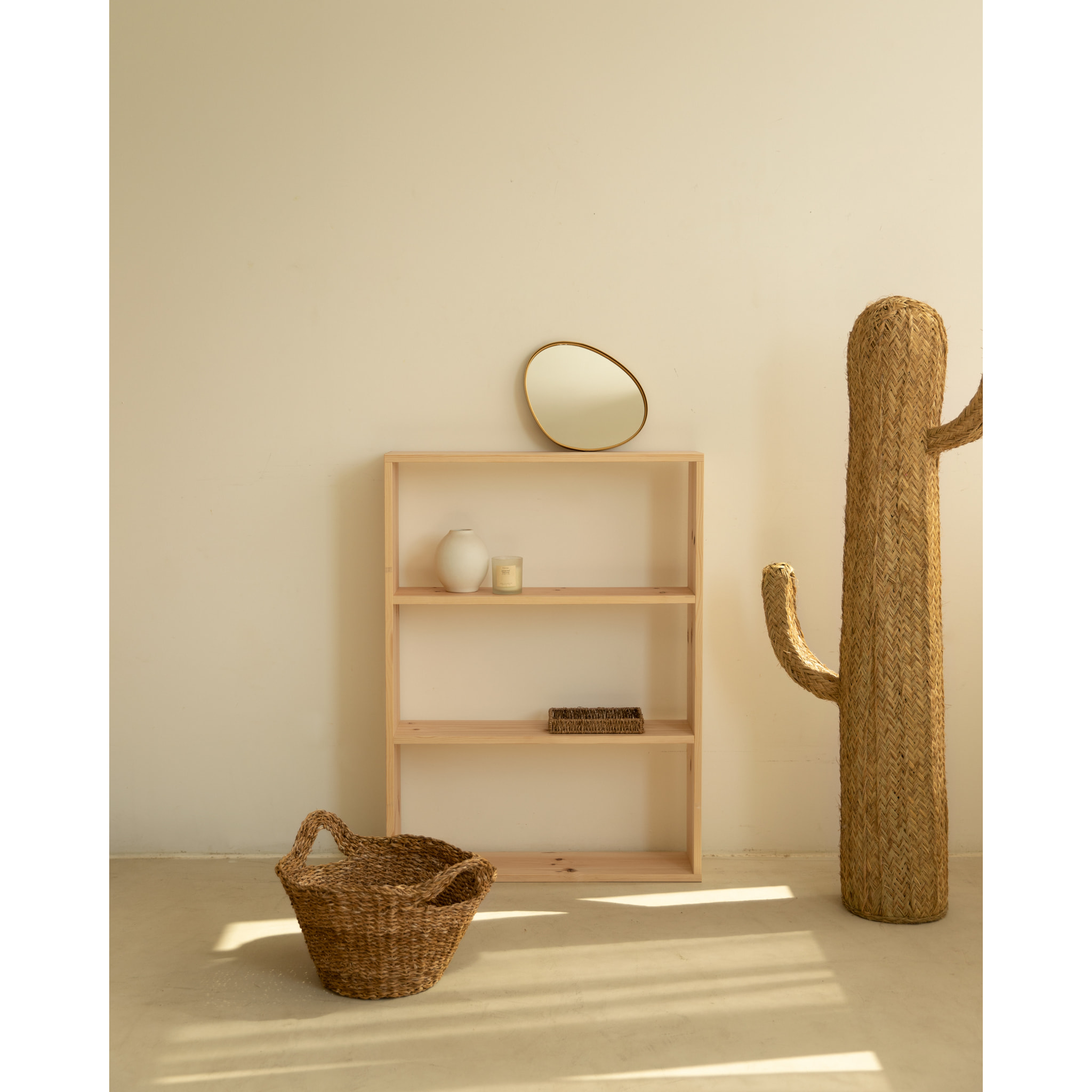 Estantería de madera maciza tono natural con 2 estantes Alto: 110 Largo: 80 Ancho: 20