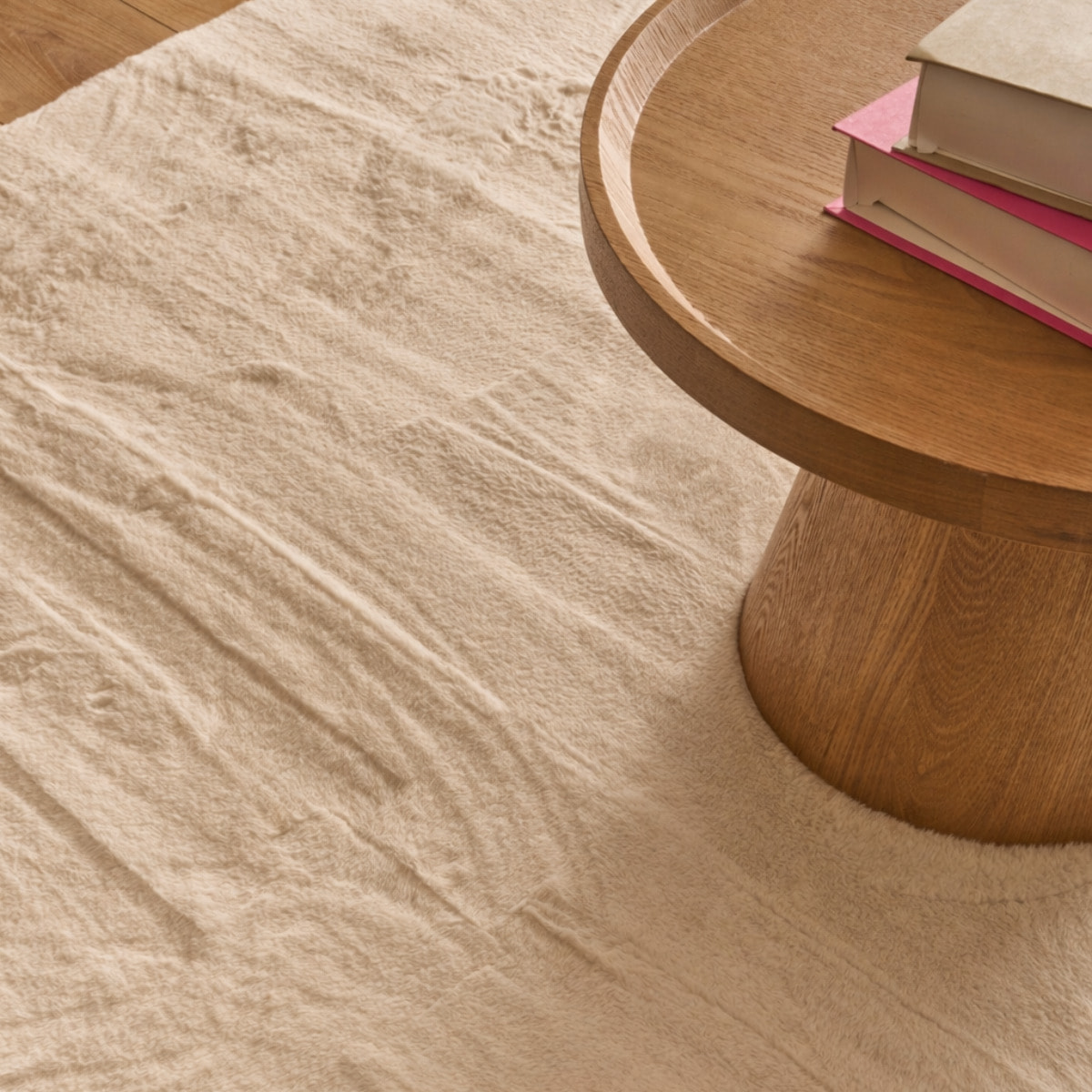 NUBE - Tapis doux et moelleux à poils courts crème