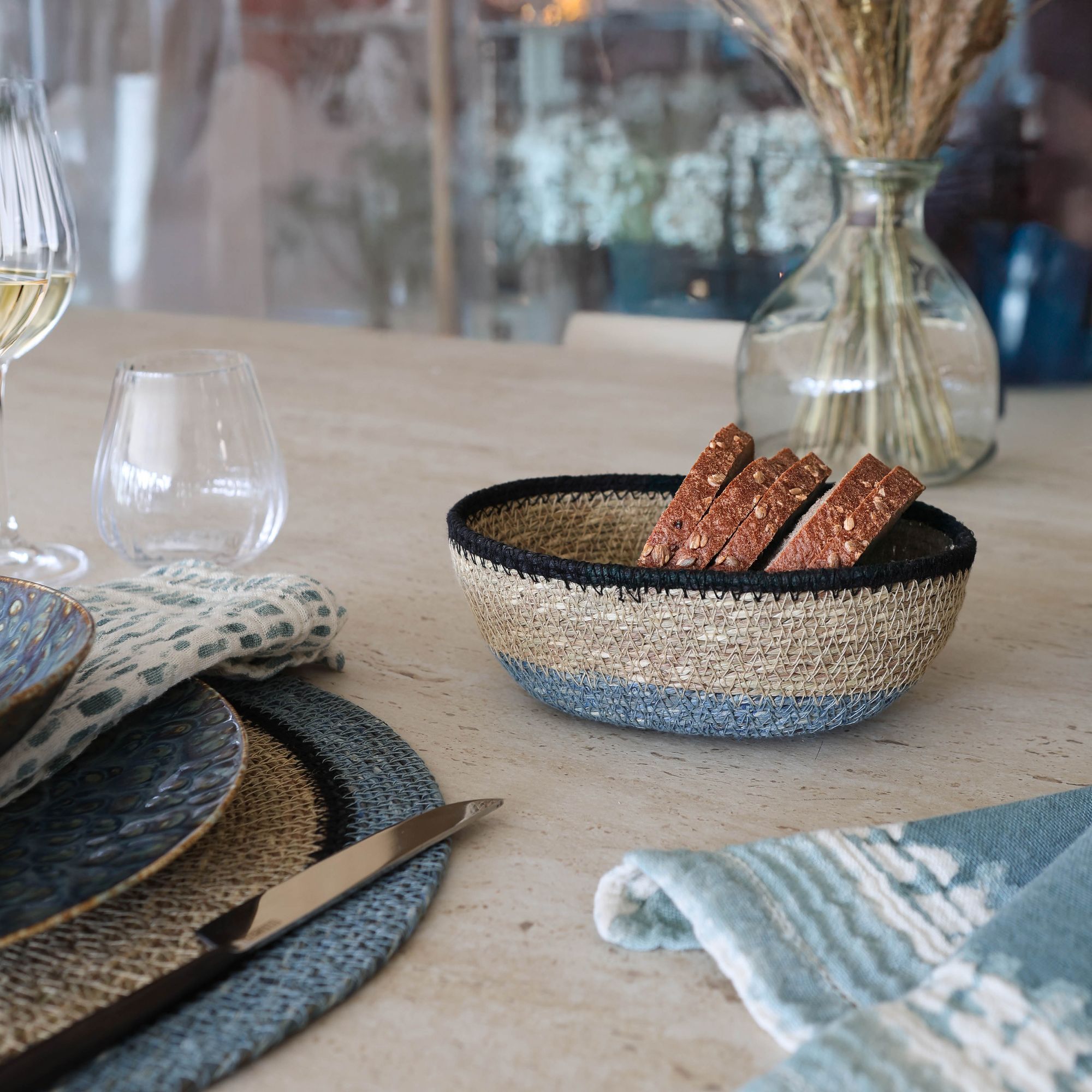 Panier ovale en jonc de mer naturel et bleu d20cm DUNE