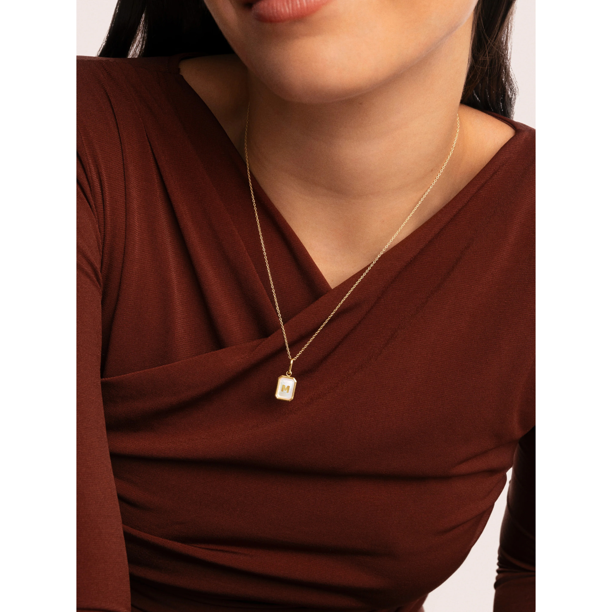 Charm Personalized Letter Mother of Pearl Placcato Oro