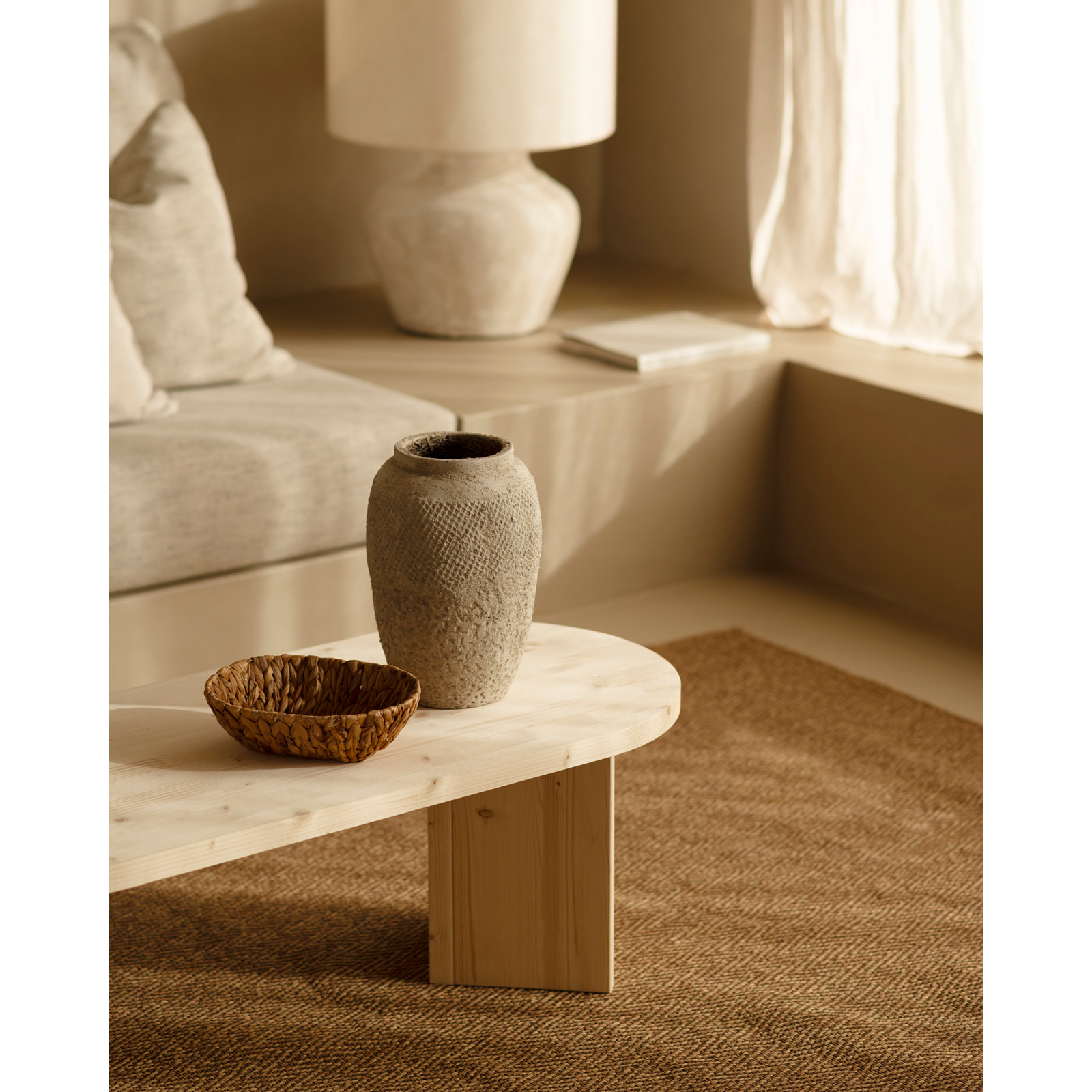 Mesa de centro de madera maciza en tono natural de 120cm Alto: 40 Largo: 120 Ancho: 50
