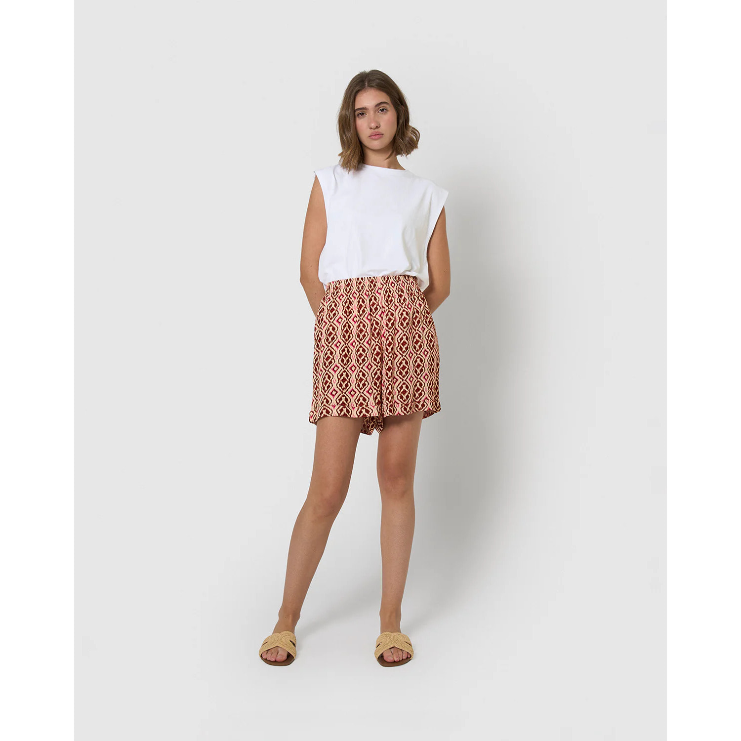 Pantalón corto bambula detalles plisados costwolds teja
