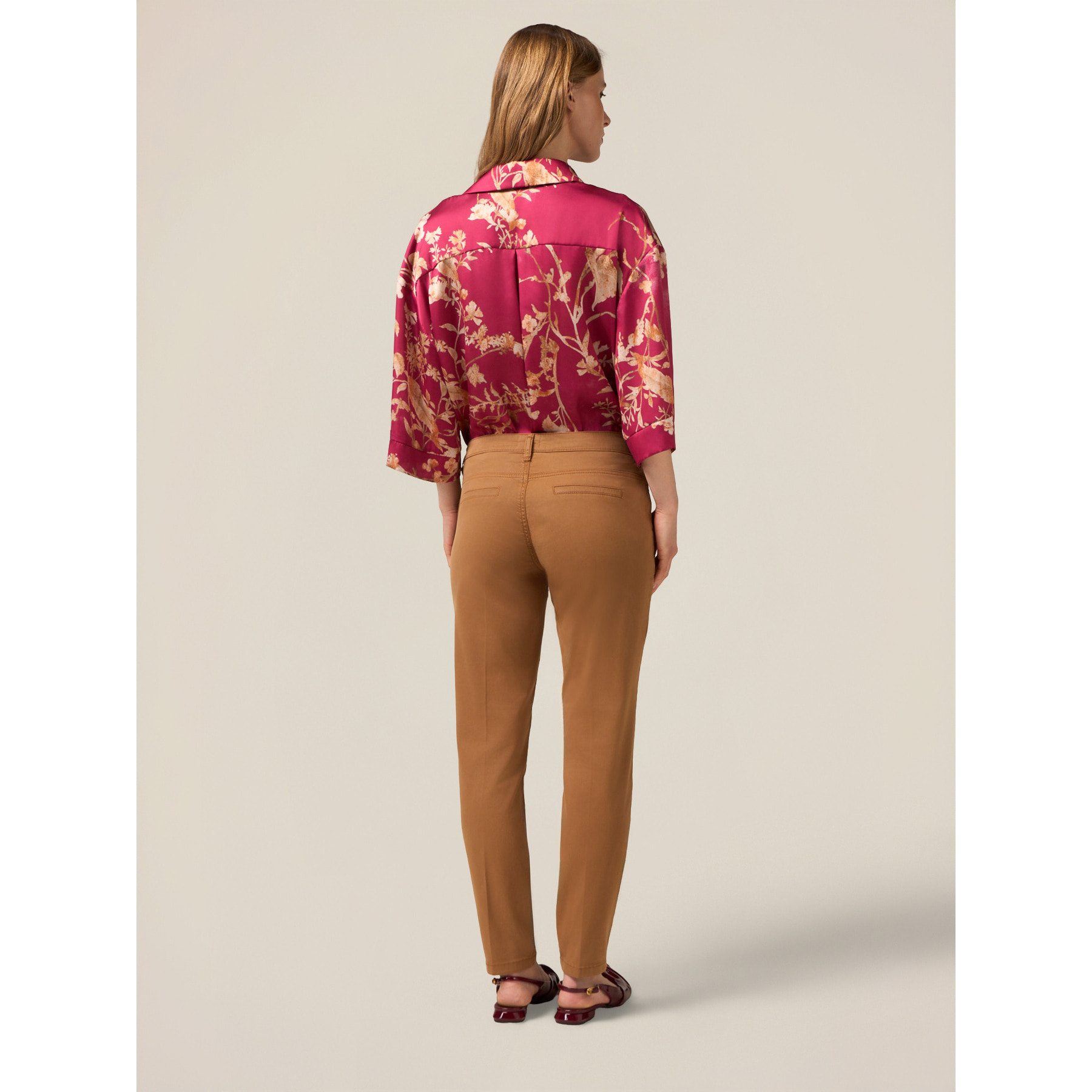 Oltre - Pantalones chinos con cadena decorativa - Marrón