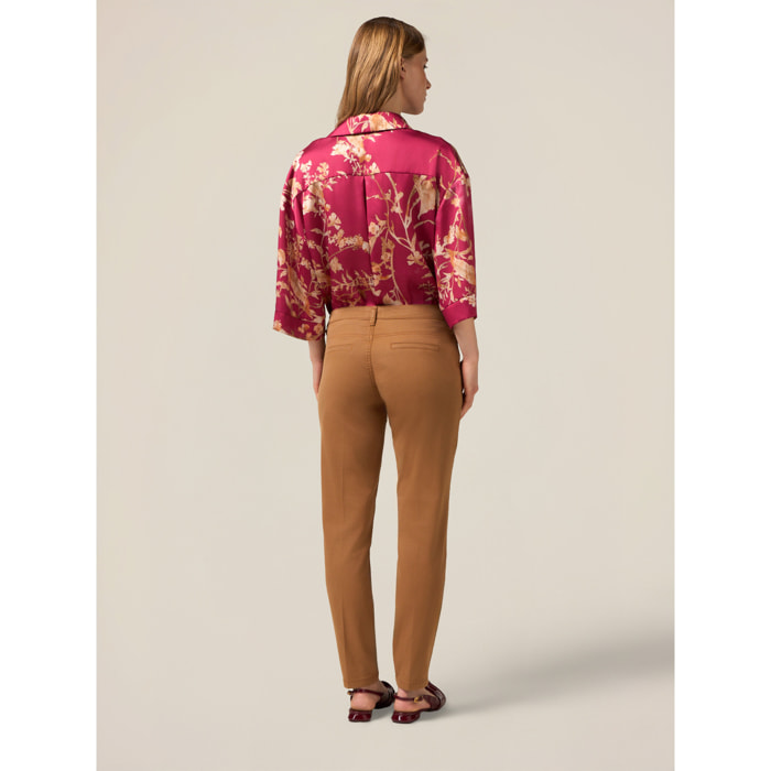 Oltre - Pantalones chinos con cadena decorativa - Marrón
