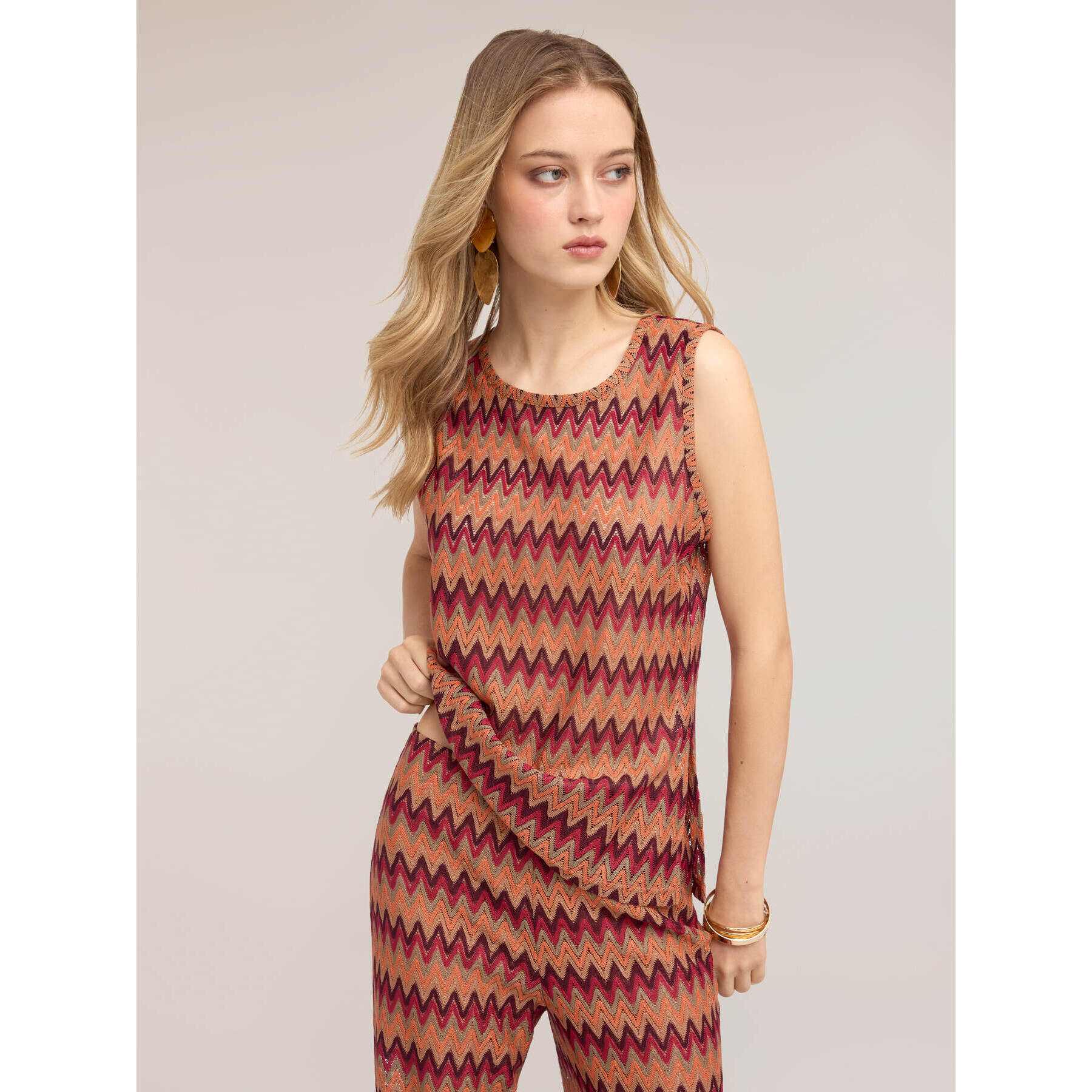 Motivi - Top de punto con estampado chevron - Naranja sol