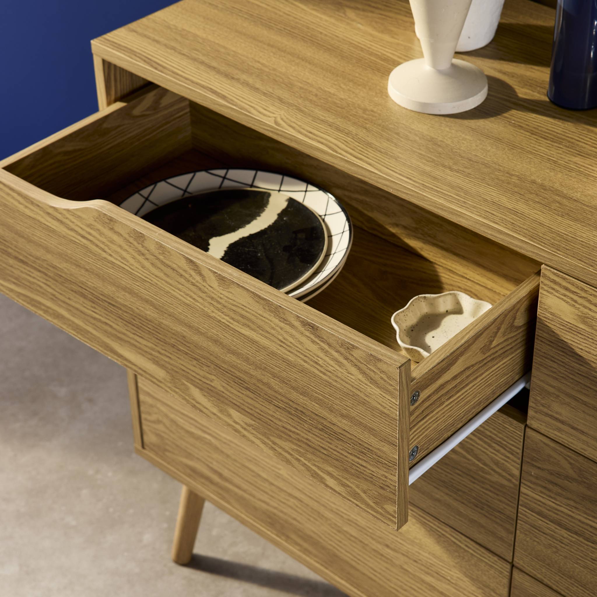 Commode effet frêne. 6 tiroirs. pieds en pin massif