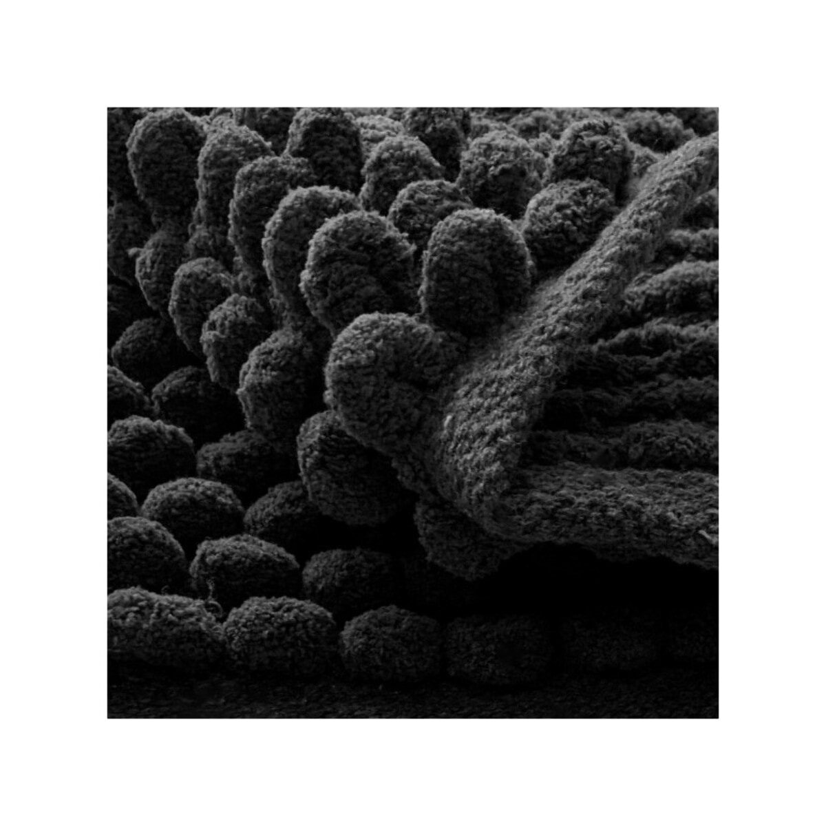 Tapis de salle de bain rectangulaire 40 x 60 cm avec pompons - 6 coloris - POP