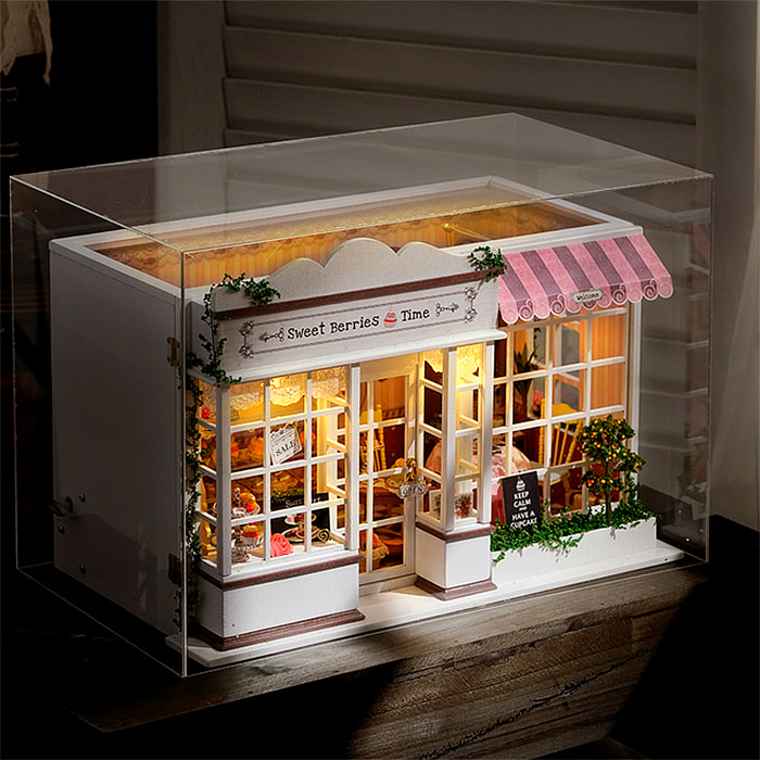 Tienda de dulces Tiempo de Bayas. Maqueta 3D realista con gran detalle, cubierta antipolvo y luces led.